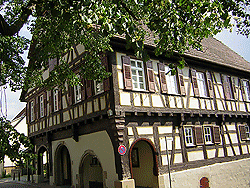 Das alte Beutelsbacher Rathaus, in dessen Erdgeschoss das Bauernkriegsmuseum untergebracht ist.