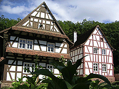 Rheinland-Pfälzisches Freilichtmuseum, Haus Neuburg mit Tabak quer